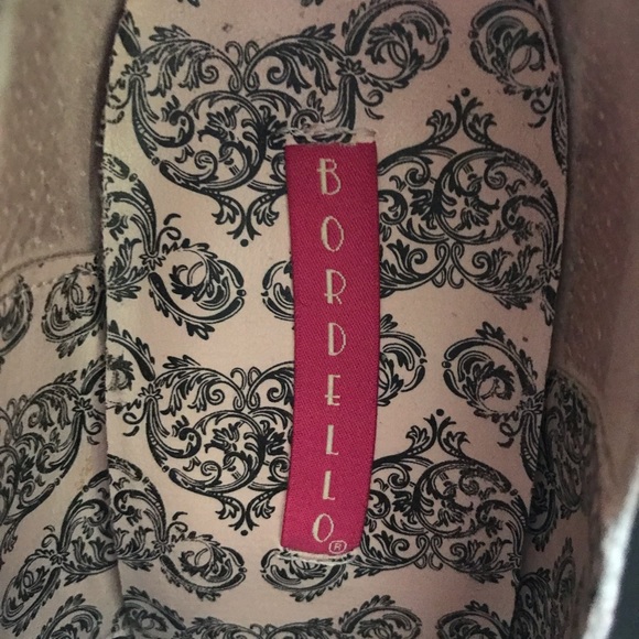 Shoes - Picture 2 of 4